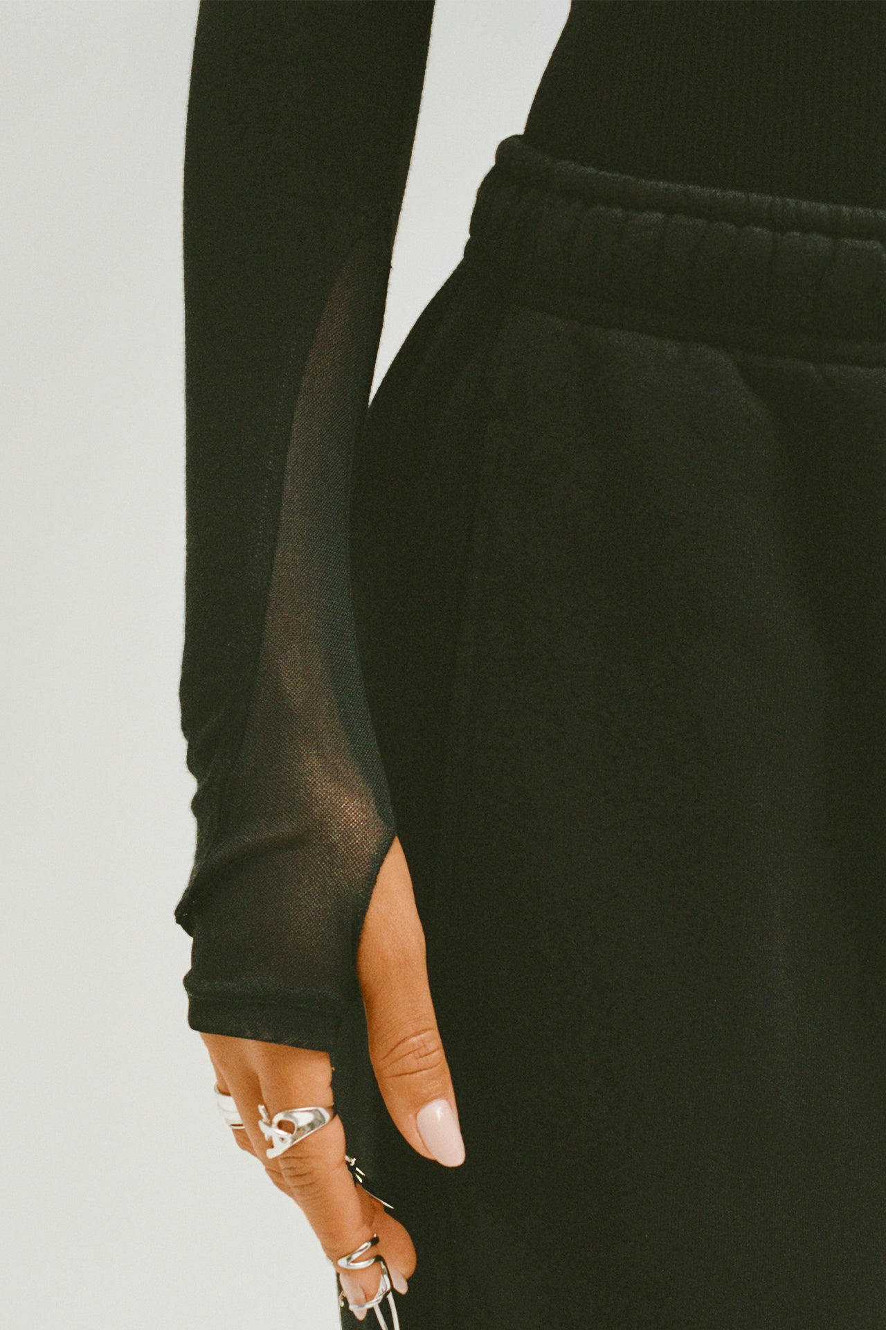 Close up detail view of the mesh sleeves with thumbholes of the fitted black flexrib Scoop Corset Long Sleeve 